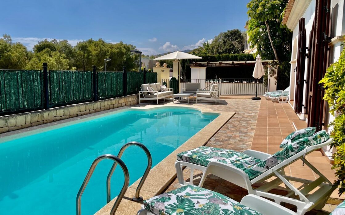 Очаровательная вилла в Сьерра-Кортина с бассейном 195 кв.м