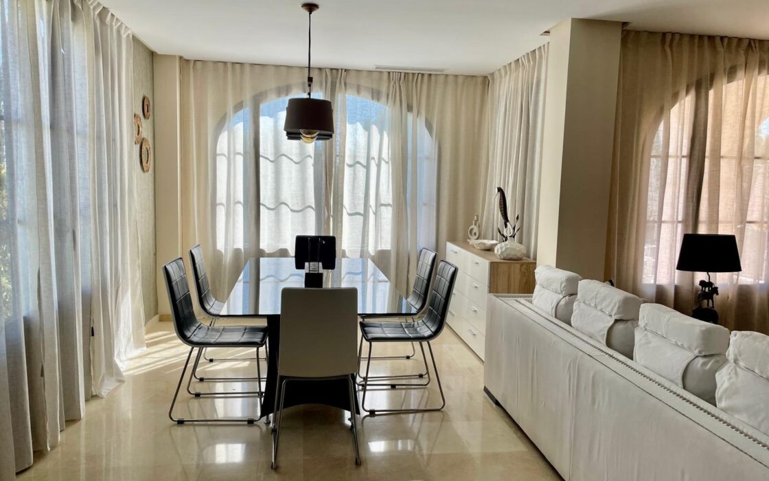 Очаровательная вилла в Сьерра-Кортина с бассейном 195 кв.м