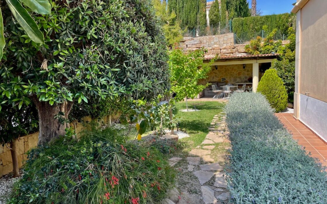 Очаровательная вилла в Сьерра-Кортина с бассейном 195 кв.м