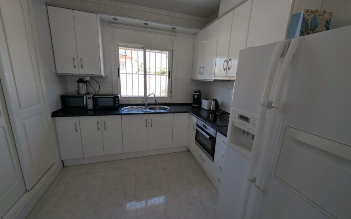 Будинок в Рохалесі 500 кв.м з басейном на Costa Blanca