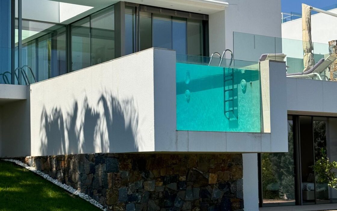 Люксовая вилла в Ориуэле 211 кв.м с видом на море