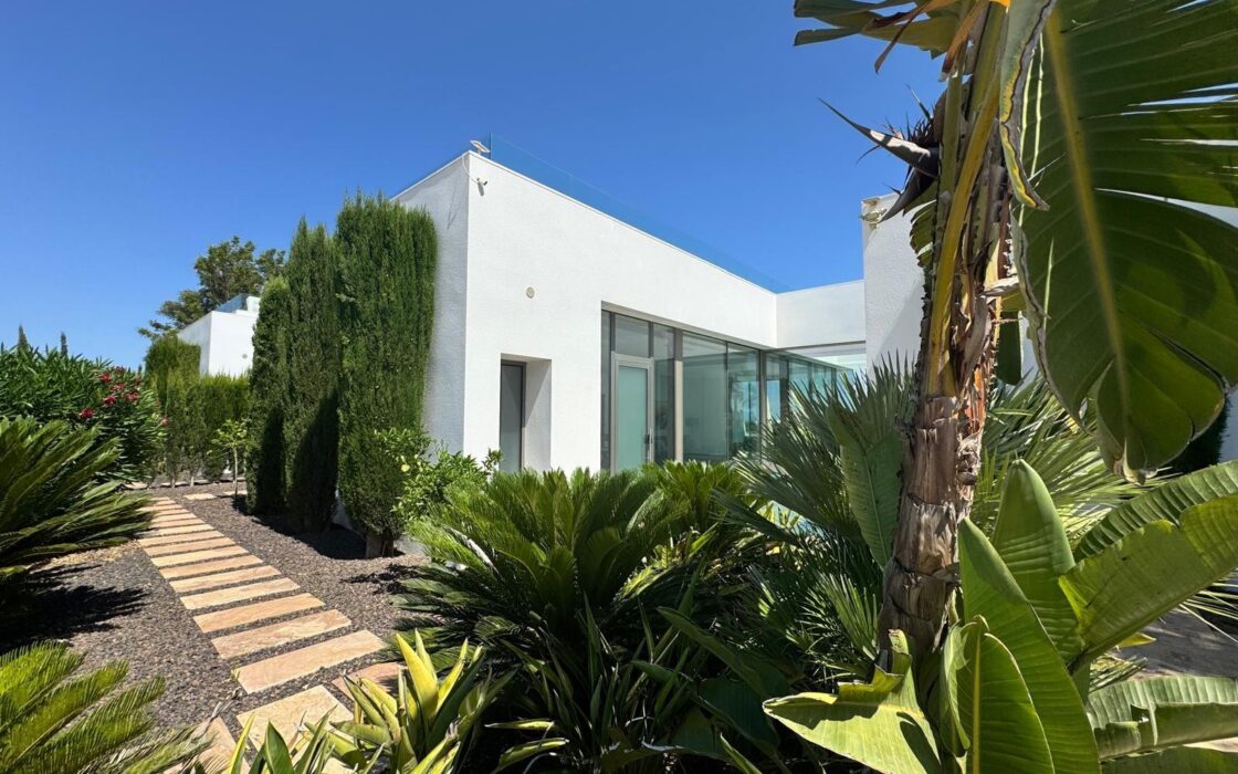 Люксовая вилла в Ориуэле 211 кв.м с видом на море