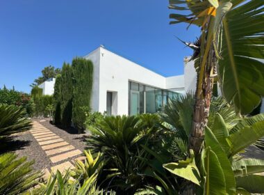 Люксовая вилла в Ориуэле 211 кв.м с видом на море