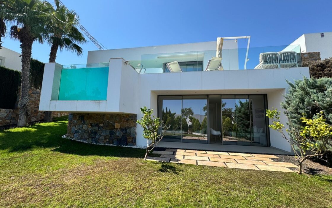 Люксовая вилла в Ориуэле 211 кв.м с видом на море