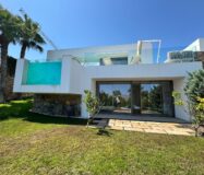 Люксовая вилла в Ориуэле 211 кв.м с видом на море