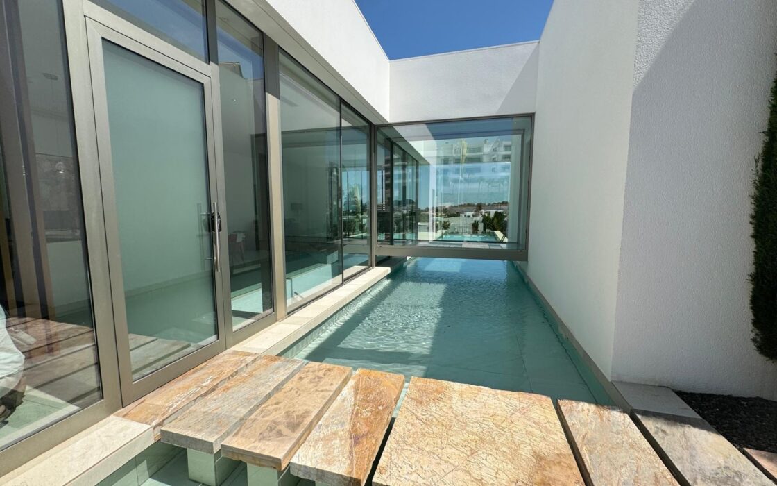 Люксовая вилла в Ориуэле 211 кв.м с видом на море