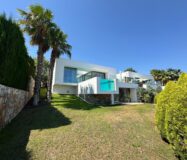 Люксовая вилла в Ориуэле 211 кв.м с видом на море