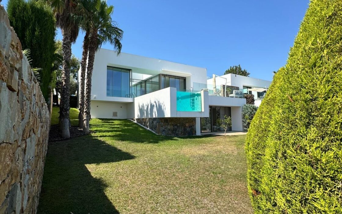 Люксовая вилла в Ориуэле 211 кв.м с видом на море