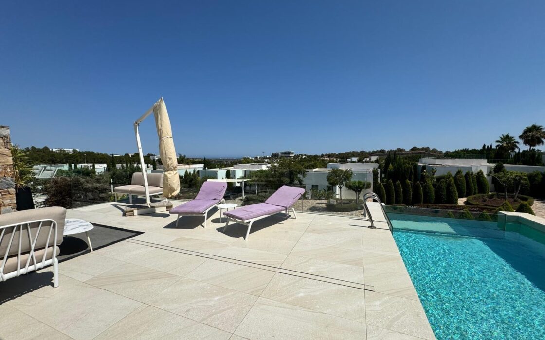 Люксовая вилла в Ориуэле 211 кв.м с видом на море