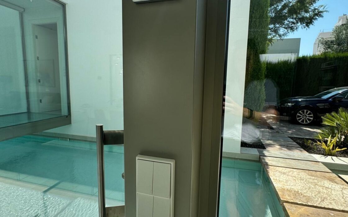 Люксовая вилла в Ориуэле 211 кв.м с видом на море