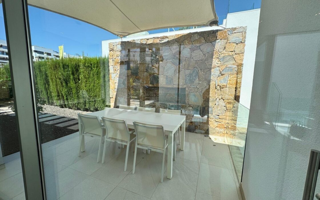 Люксовая вилла в Ориуэле 211 кв.м с видом на море