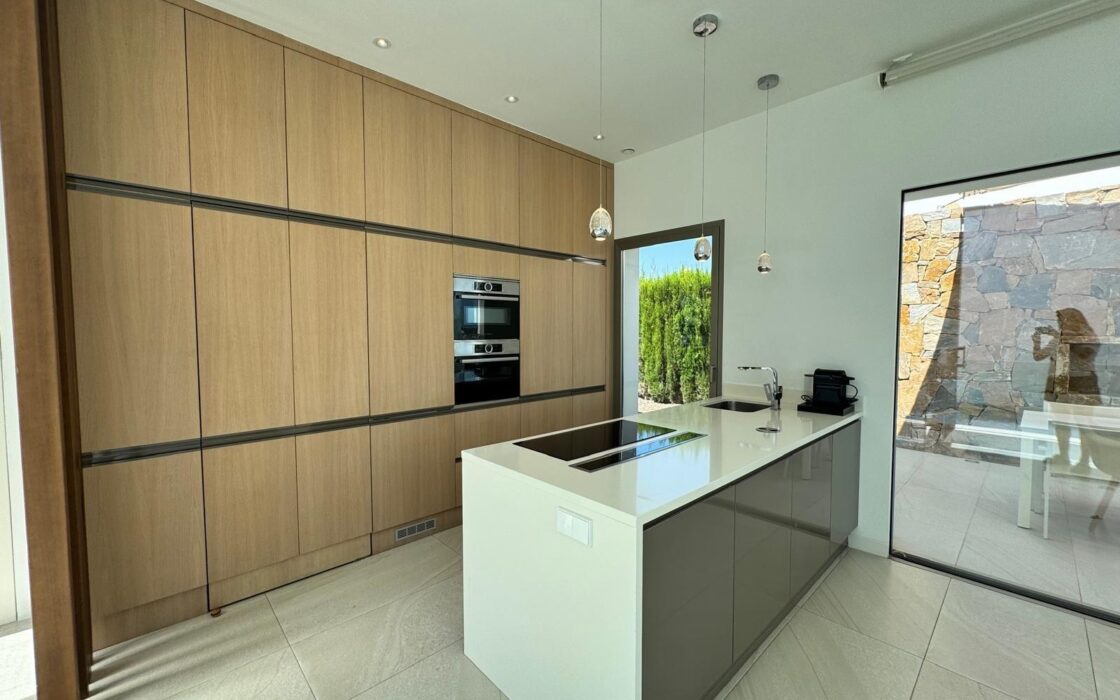 Люксовая вилла в Ориуэле 211 кв.м с видом на море