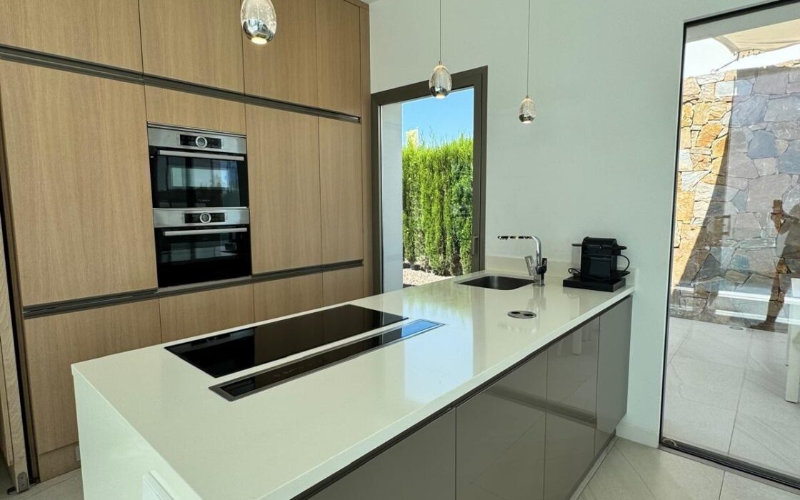 Люксовая вилла в Ориуэле 211 кв.м с видом на море