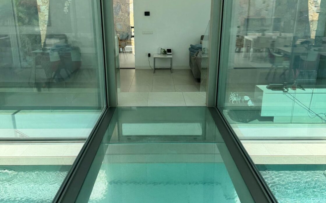 Люксовая вилла в Ориуэле 211 кв.м с видом на море