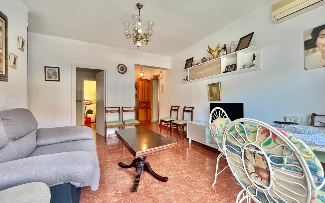 Апартаменты 92 кв.м в Торревьехе с лифтом и кондиционером