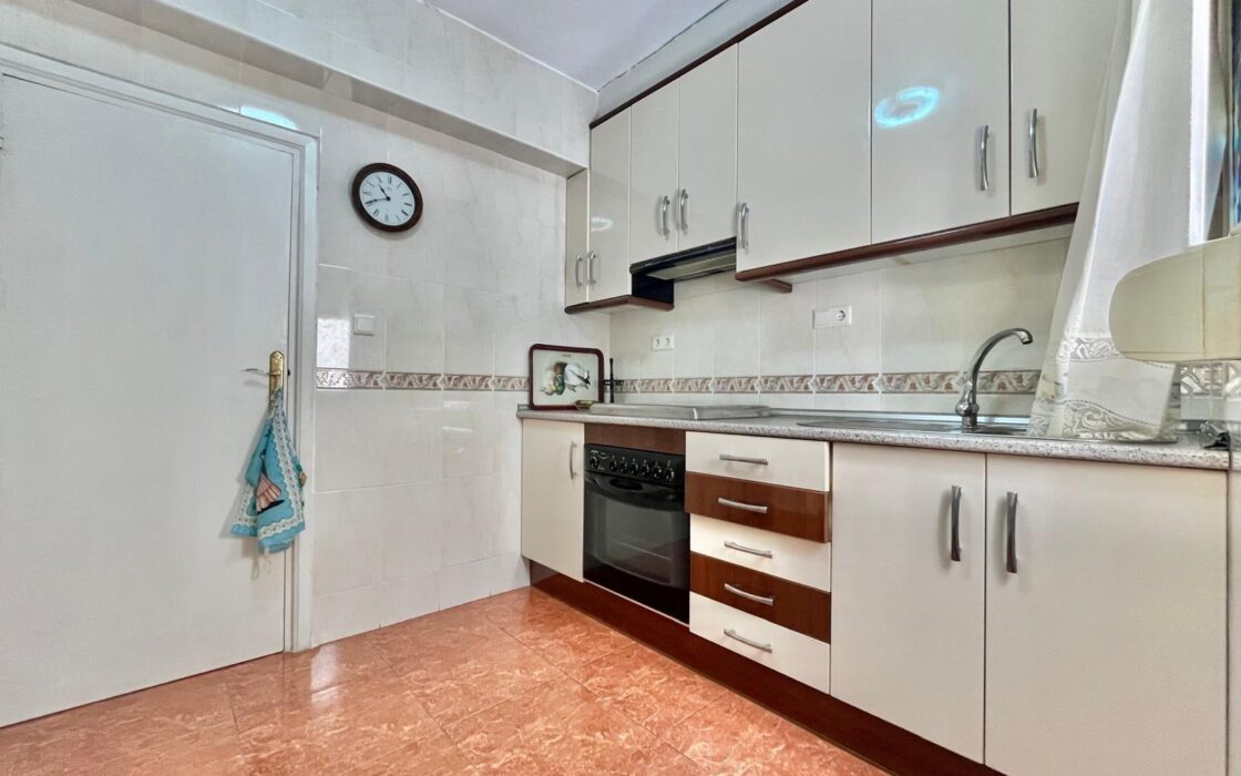 Апартаменты 92 кв.м в Торревьехе с лифтом и кондиционером