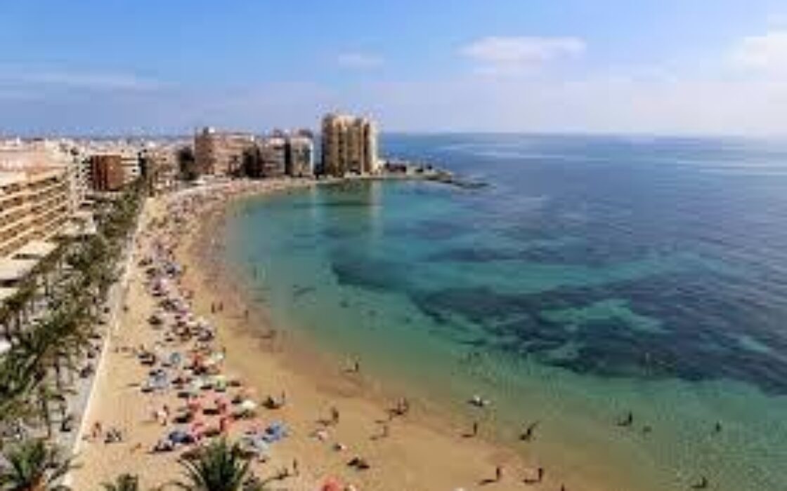 Апартаменты 92 кв.м в Торревьехе с лифтом и кондиционером