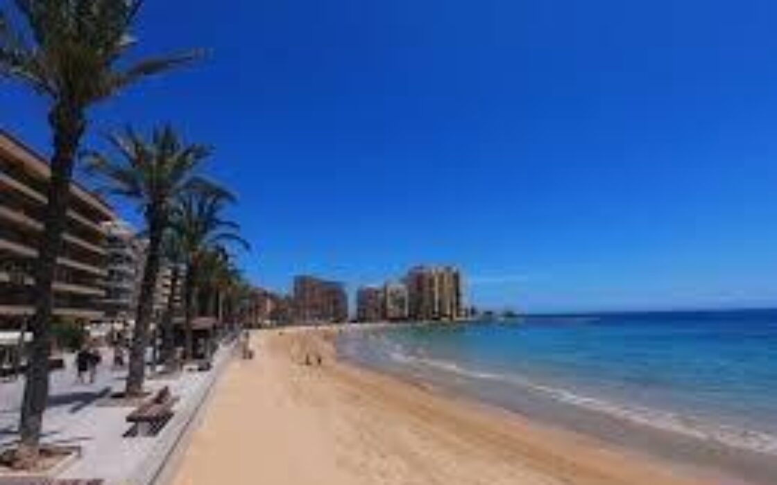 Апартаменты 92 кв.м в Торревьехе с лифтом и кондиционером