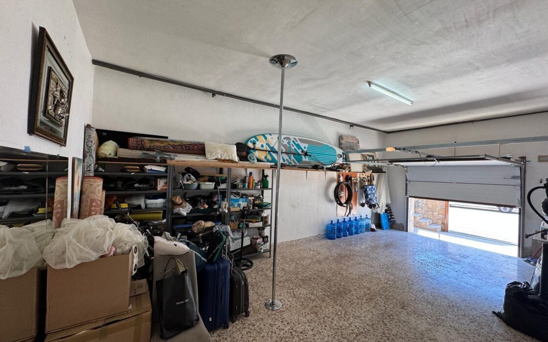 Вилла в Кампоамор 639 кв.м с бассейном 650 м до моря