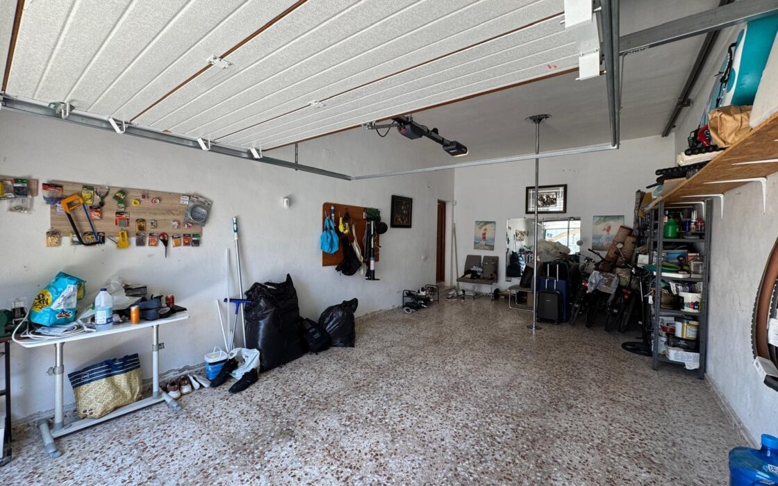 Вилла в Кампоамор 639 кв.м с бассейном 650 м до моря