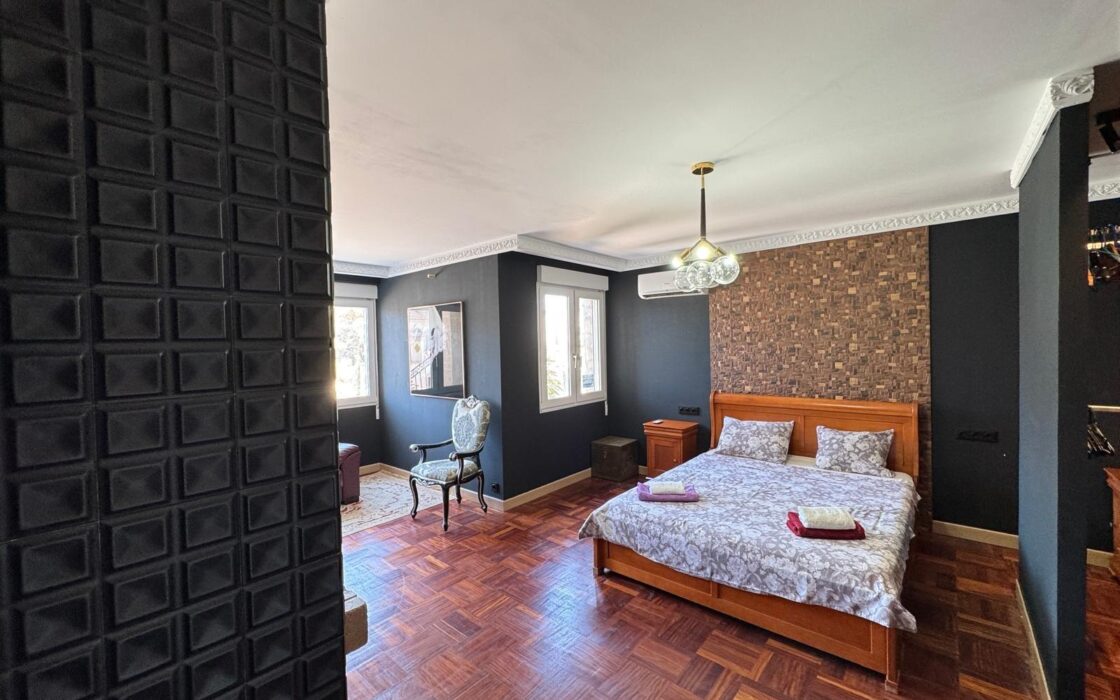 Вилла в Кампоамор 639 кв.м с бассейном 650 м до моря