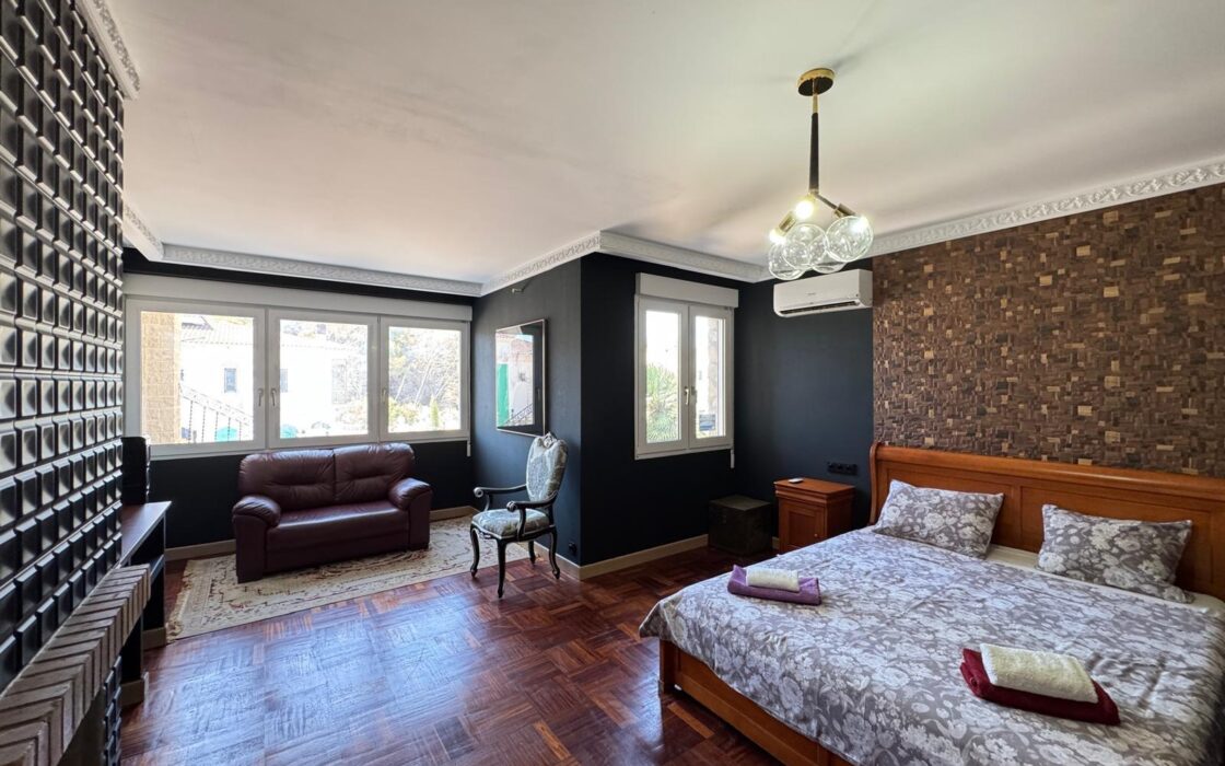 Вилла в Кампоамор 639 кв.м с бассейном 650 м до моря