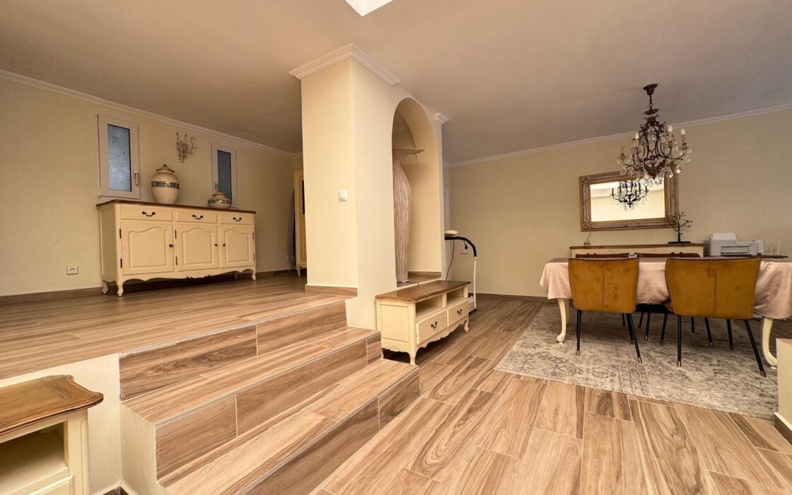 Вилла в Кампоамор 639 кв.м с бассейном 650 м до моря