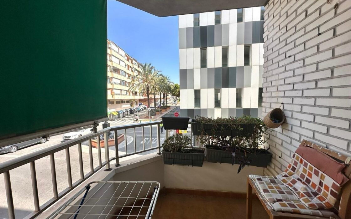 Апартаменти в Торрев’єсі 101 кв.м з терасою біля моря