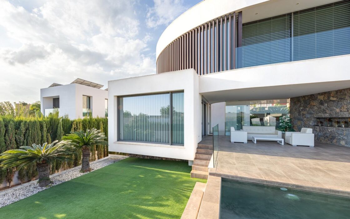 Вілла у Фінестраті 386 кв.м з панорамним видом та басейном