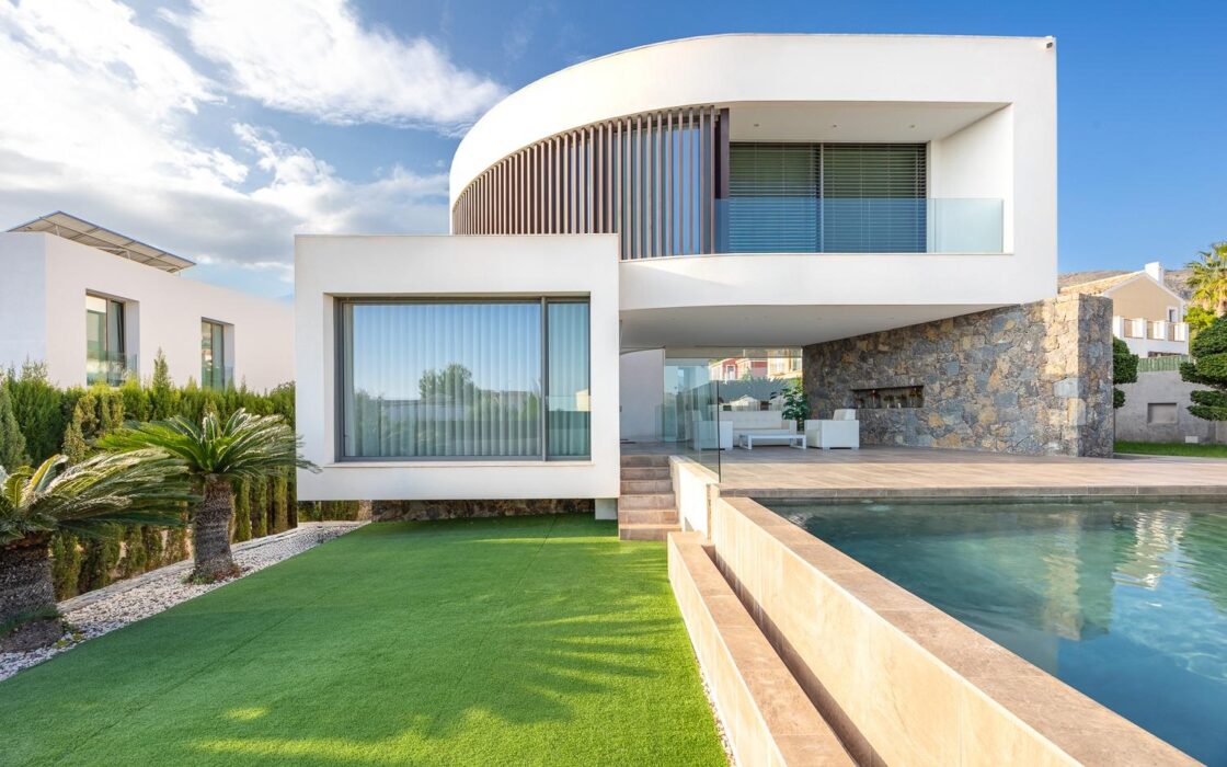 Вілла у Фінестраті 386 кв.м з панорамним видом та басейном