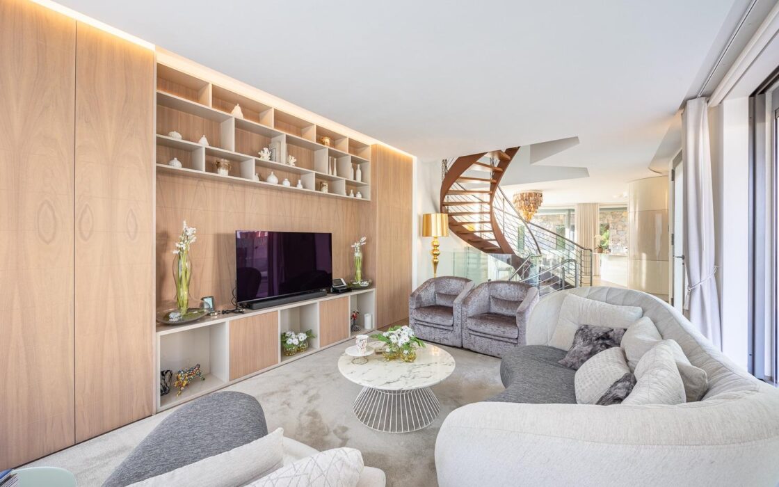 Вілла у Фінестраті 386 кв.м з панорамним видом та басейном