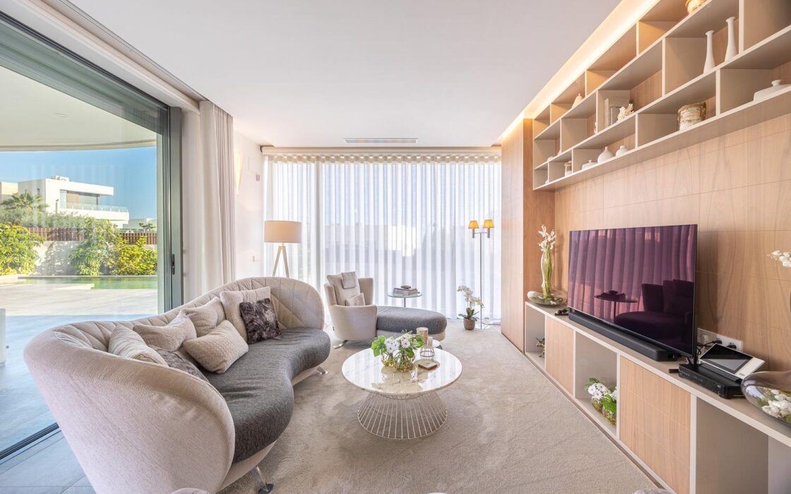 Вілла у Фінестраті 386 кв.м з панорамним видом та басейном