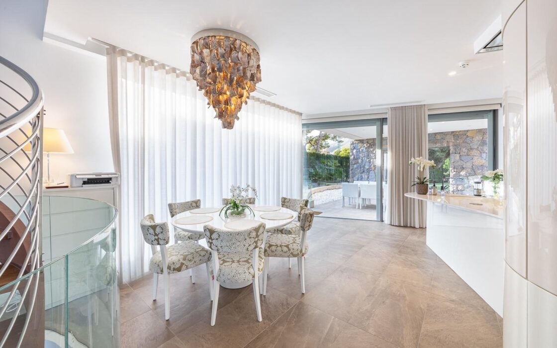 Вілла у Фінестраті 386 кв.м з панорамним видом та басейном