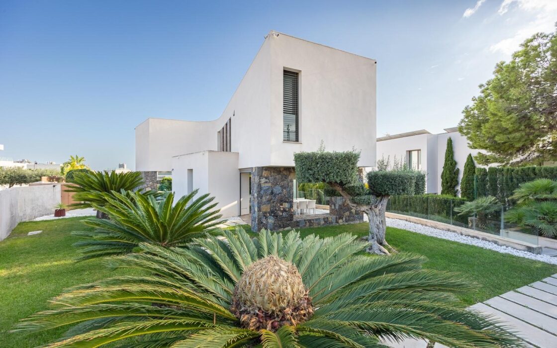 Вілла у Фінестраті 386 кв.м з панорамним видом та басейном