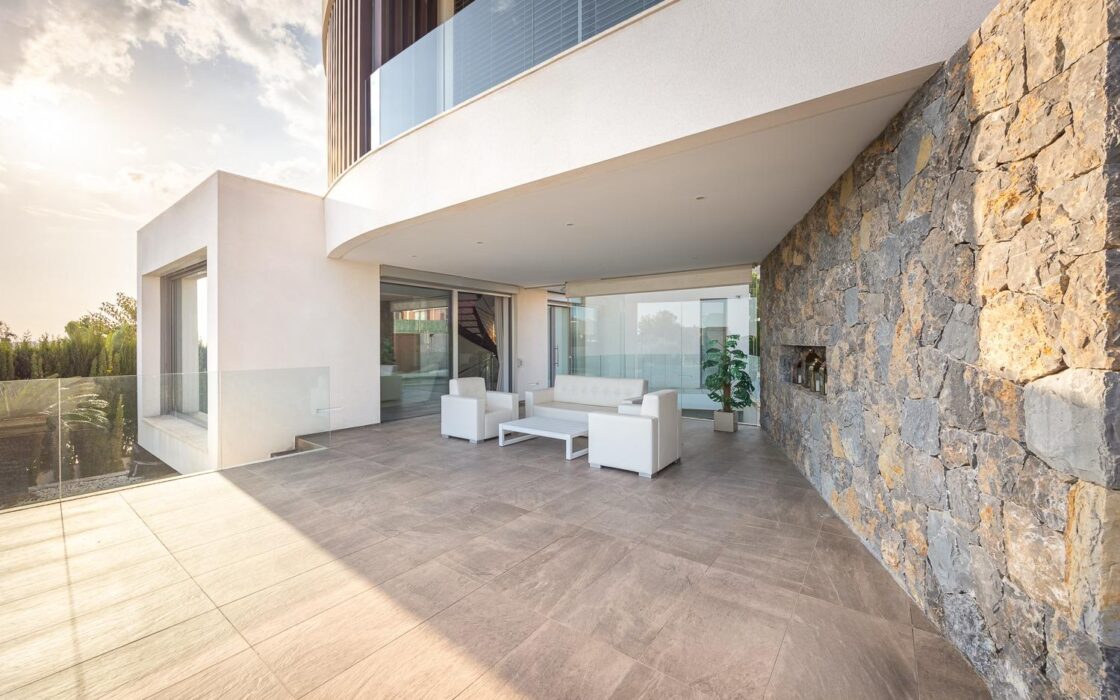 Вілла у Фінестраті 386 кв.м з панорамним видом та басейном