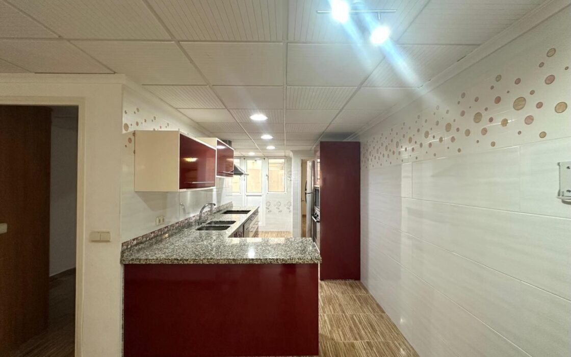 Апартаменты 115 кв.м в Торревьехе у моря с террасой