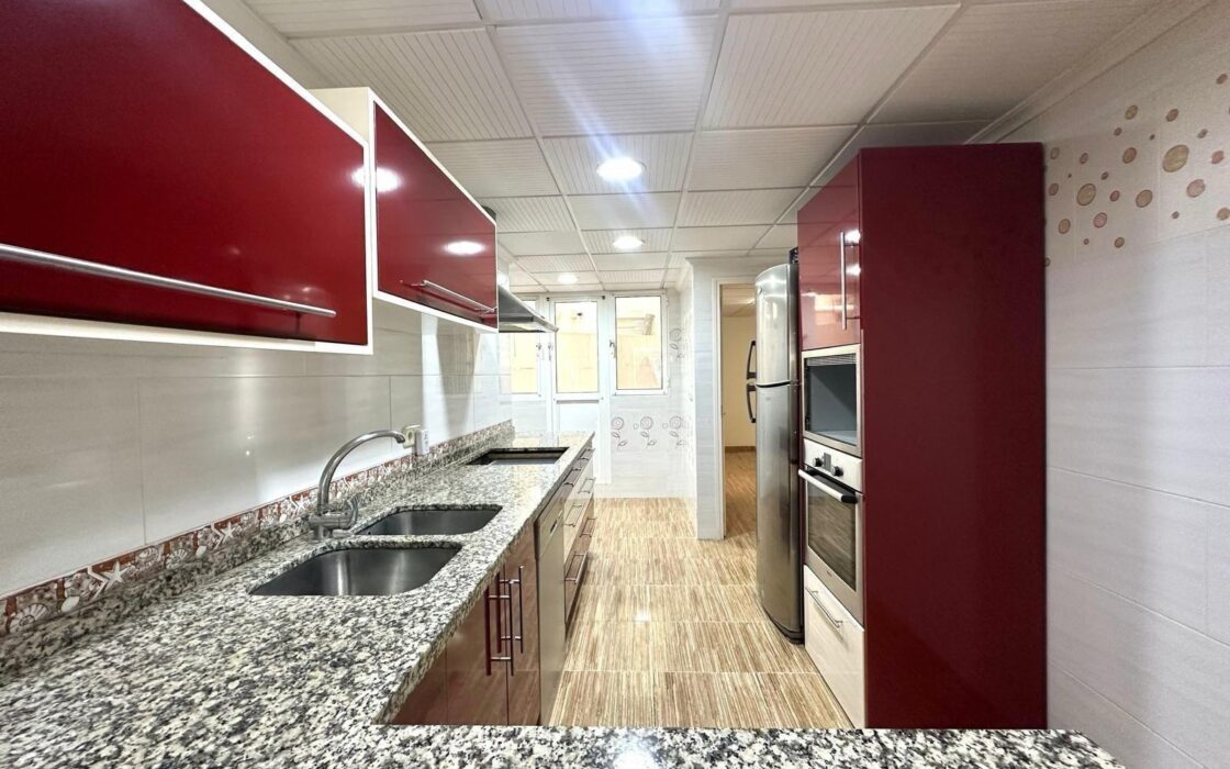 Апартаменты 115 кв.м в Торревьехе у моря с террасой