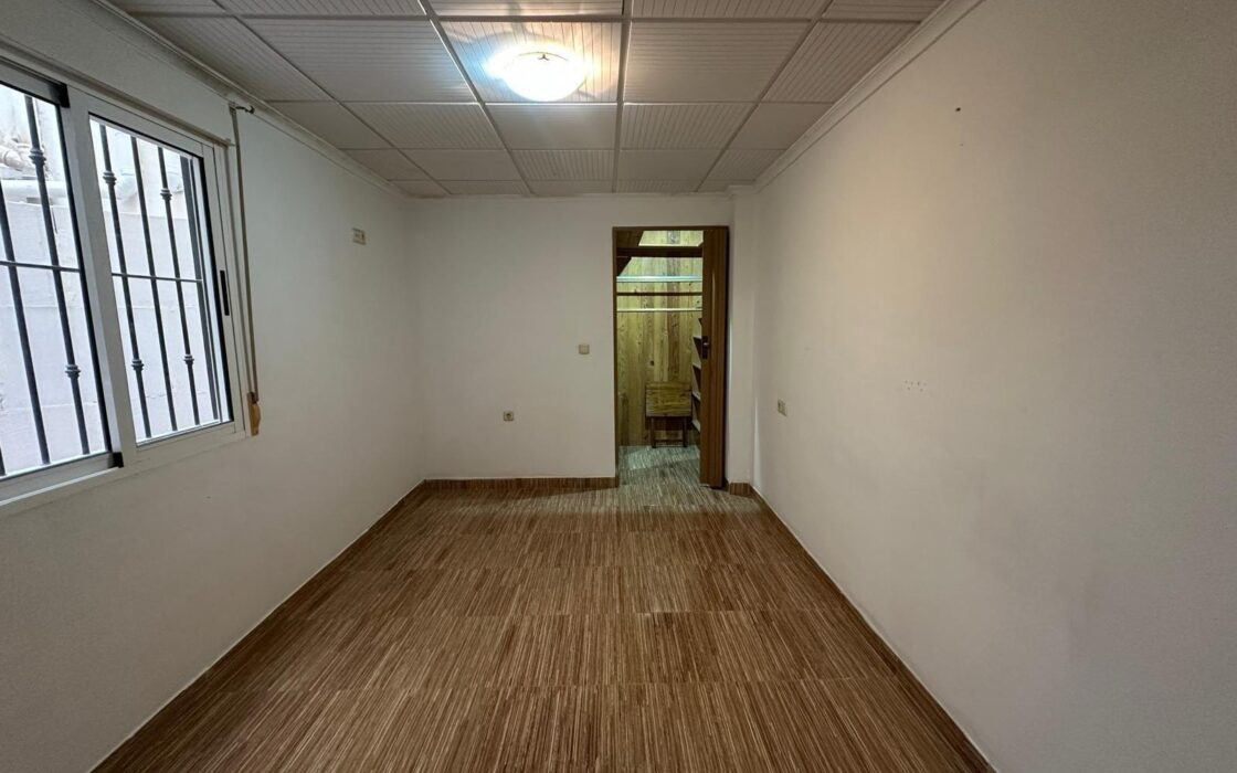 Апартаменты 115 кв.м в Торревьехе у моря с террасой