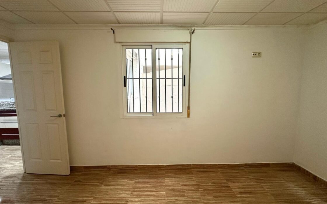 Апартаменты 115 кв.м в Торревьехе у моря с террасой