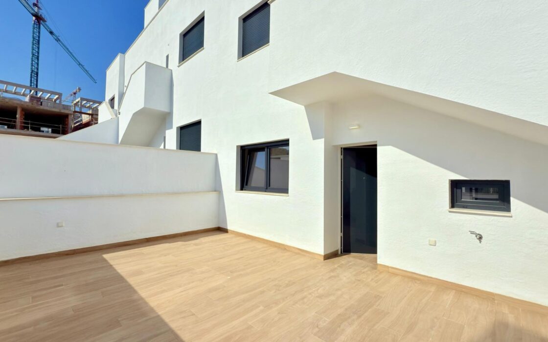 Новий бунгало у Фінестраті з терасою 80 кв.м для відпочинку