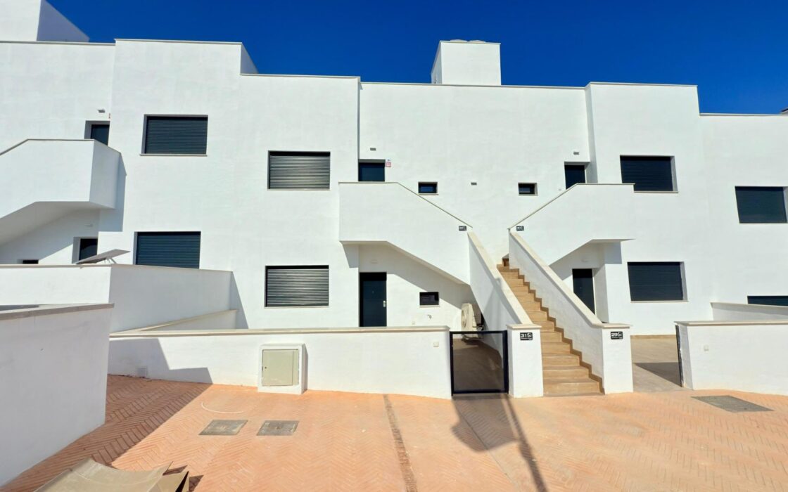 Новий бунгало у Фінестраті з терасою 80 кв.м для відпочинку