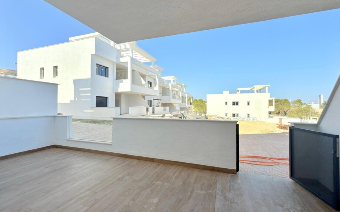 Новий бунгало у Фінестраті з терасою 80 кв.м для відпочинку