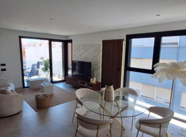 Современная квартира в центре Торревьехи с террасой 140 кв.м