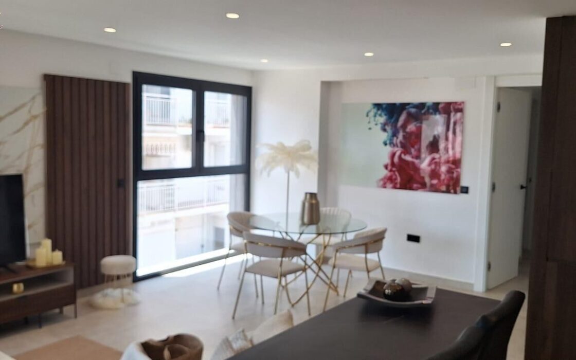 Современная квартира в центре Торревьехи с террасой 140 кв.м