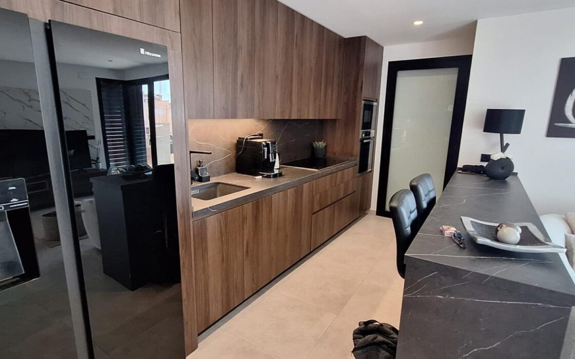 Современная квартира в центре Торревьехи с террасой 140 кв.м