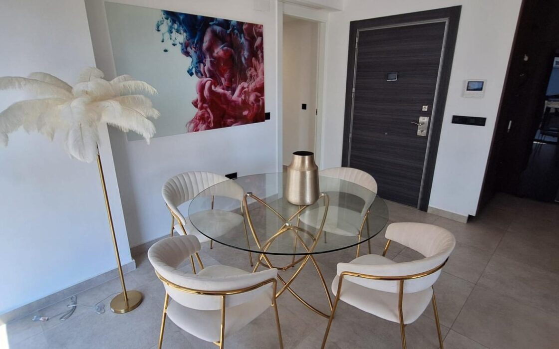 Современная квартира в центре Торревьехи с террасой 140 кв.м