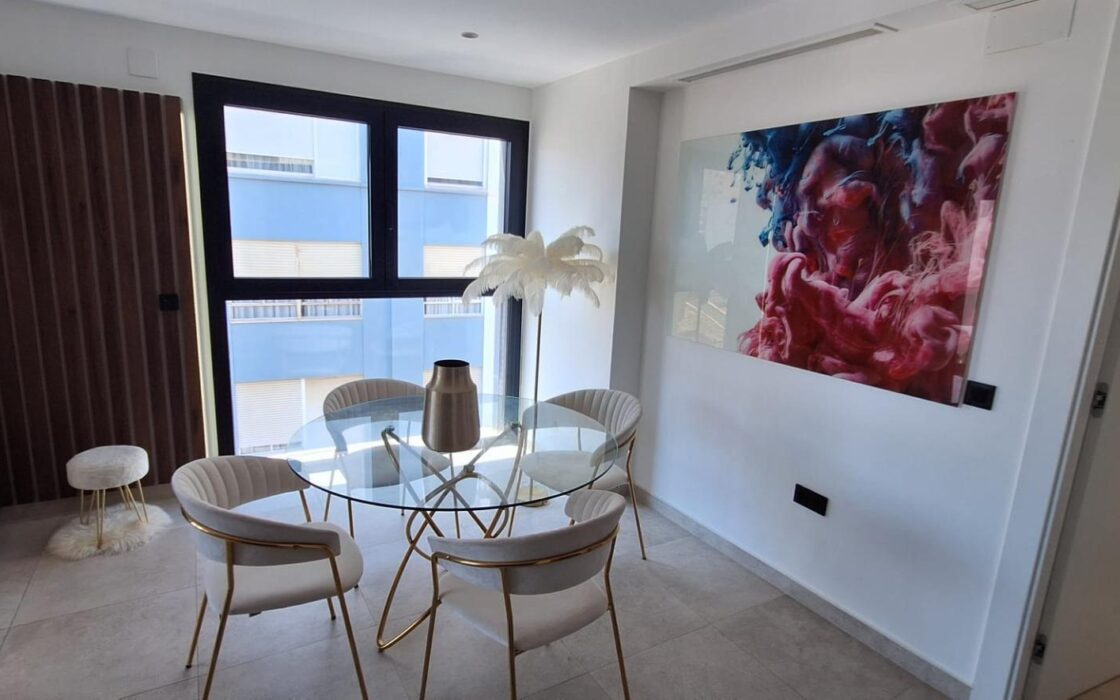 Современная квартира в центре Торревьехи с террасой 140 кв.м