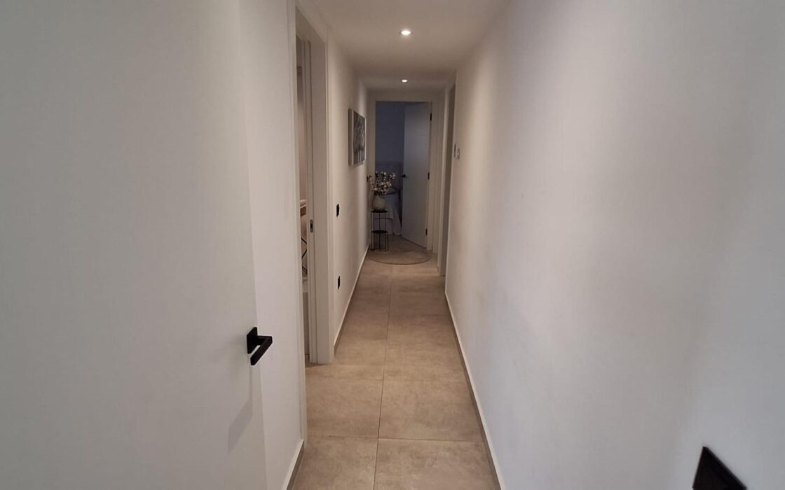 Современная квартира в центре Торревьехи с террасой 140 кв.м