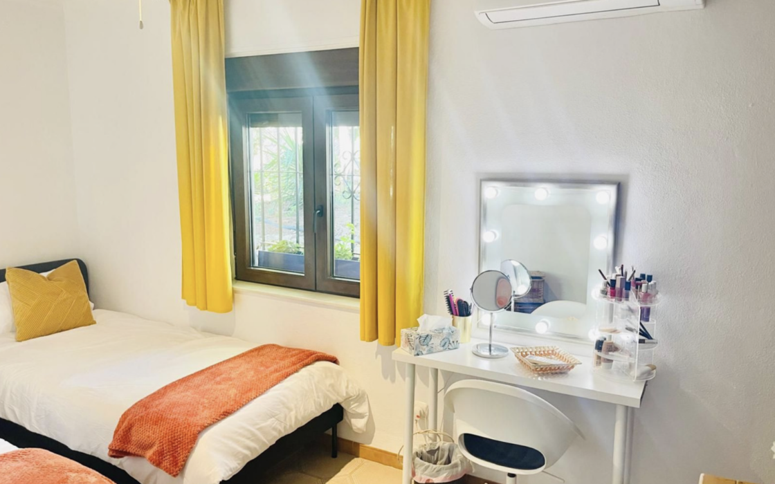 Просторный таунхаус с 2 спальнями и панорамным видом в Михас