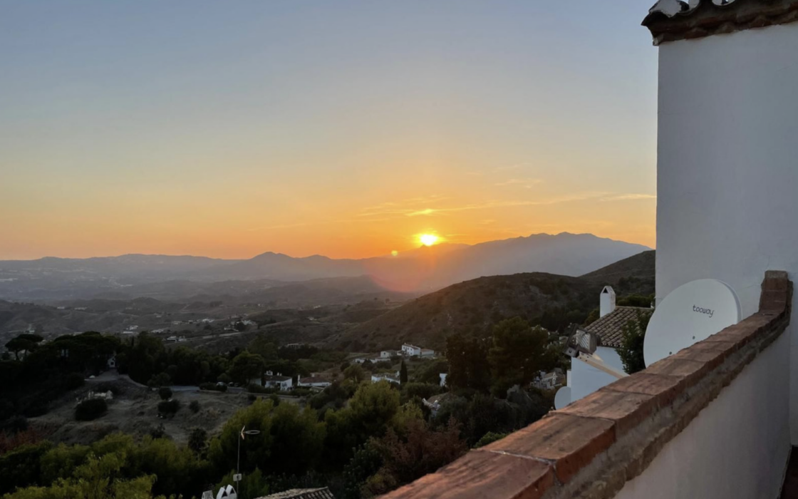 Просторный таунхаус с 2 спальнями и панорамным видом в Михас